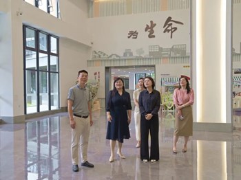【高雅学校｜快讯】教坛逢佳节 关怀满庭芳 ——狮山商务创新区领导莅临我校开展教师节走访慰问活动